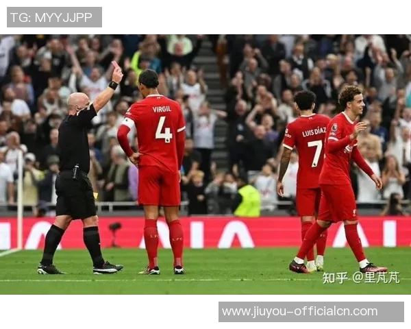 英超激战：热刺与利物浦1比1平局乌龙球成比赛转折点解析